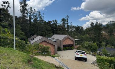 Vendo lujosa casa campestre en El Retiro Antioquia
