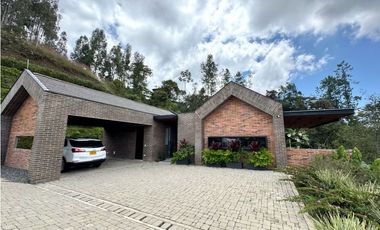 Vendo lujosa casa campestre en El Retiro Antioquia