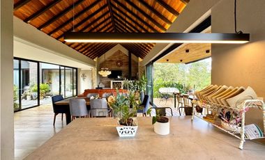 Vendo lujosa casa campestre en El Retiro Antioquia