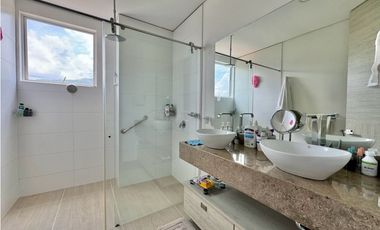 Apartamento de 3 habitaciones a media cuadra de la playa