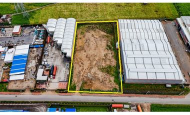 VENDE / ARRIENDA LOTE INDUSTRIAL 7.800 M2 SIBERIA