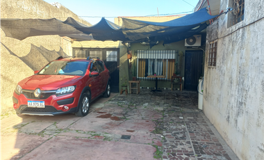 CASA CON LOCAL CALLE CANADA