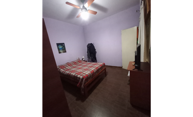 CASA CON LOCAL CALLE CANADA