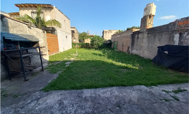 CASA CON LOCAL CALLE CANADA