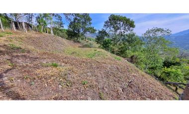 Maat vende Casa campestre, Quebrada Honda-Villeta 4.000m2 $220Millones