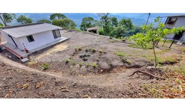 Maat vende Casa campestre, Quebrada Honda-Villeta 4.000m2 $220Millones