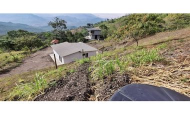 Maat vende Casa campestre, Quebrada Honda-Villeta 4.000m2 $220Millones