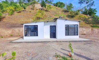 Maat vende Casa campestre, Quebrada Honda-Villeta 4.000m2 $220Millones