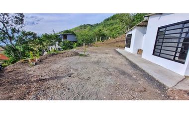 Maat vende Casa campestre, Quebrada Honda-Villeta 4.000m2 $220Millones