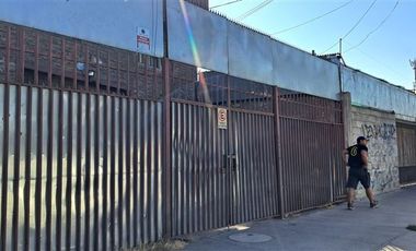 Bodega en Arriendo en Avenida Salesianos con Avenida Santa Rosa