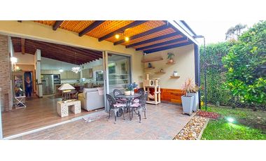 Vendo moderna casa remodelada El retiro a 5 minutos del parque