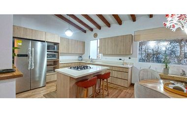 Vendo moderna casa remodelada El retiro a 5 minutos del parque