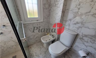 Casa en Venta - Zona Lasalle - Refaccionada - Piscina