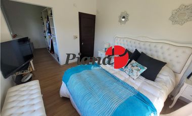 Casa en Venta - Zona Lasalle - Refaccionada - Piscina