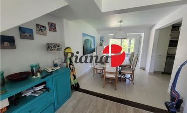 Casa en Venta - Zona Lasalle - Refaccionada - Piscina