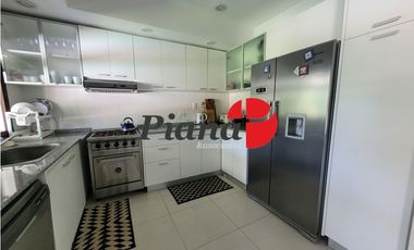 Casa en Venta - Zona Lasalle - Refaccionada - Piscina