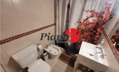 Casa en Venta - Zona Lasalle - Refaccionada - Piscina