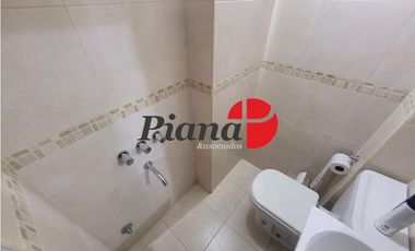 Casa en Venta - Zona Lasalle - Refaccionada - Piscina