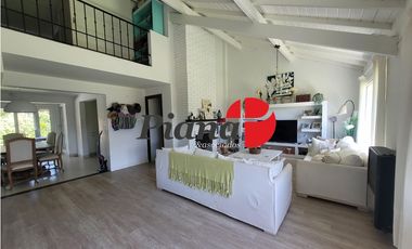 Casa en Venta - Zona Lasalle - Refaccionada - Piscina