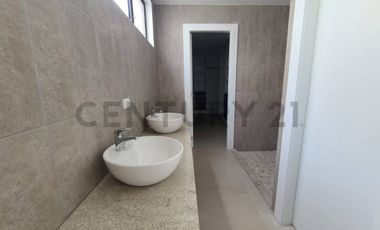 Venta Casa Moderna de Estreno en Urb. La Costa Samborondón