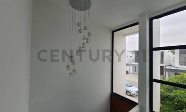 Venta Casa Moderna de Estreno en Urb. La Costa Samborondón