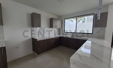 Venta Casa Moderna de Estreno en Urb. La Costa Samborondón