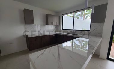 Venta Casa Moderna de Estreno en Urb. La Costa Samborondón