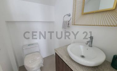 Venta Casa Moderna de Estreno en Urb. La Costa Samborondón