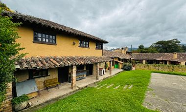 Vendo espectacular casa colonial en prestigioso conjunto cerrado, La Calera