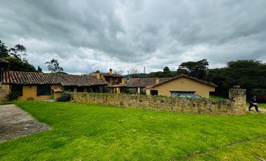 Vendo espectacular casa colonial en prestigioso conjunto cerrado, La Calera