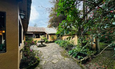 Vendo espectacular casa colonial en prestigioso conjunto cerrado, La Calera