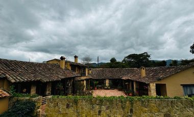 Vendo espectacular casa colonial en prestigioso conjunto cerrado, La Calera
