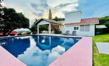 Casa y Bungalow en Venta en Lomas de Cocoyoc; Morelos