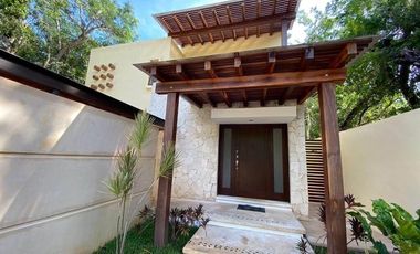 Bonita casa en venta en Villa Nautilus dentro de  Aldea Zamá, Tulum, Qroo.