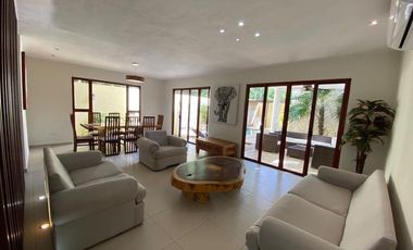 Bonita casa en venta en Villa Nautilus dentro de  Aldea Zamá, Tulum, Qroo.