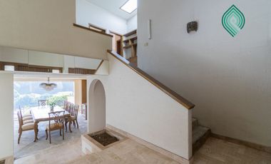 CASA CON JARDIN EN BOSQUES DE LAS LOMAS VENTA O RENTA