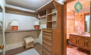CASA CON JARDIN EN BOSQUES DE LAS LOMAS VENTA O RENTA