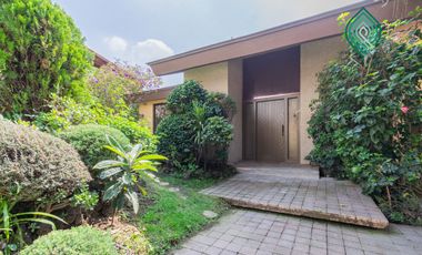 CASA CON JARDIN EN BOSQUES DE LAS LOMAS VENTA O RENTA