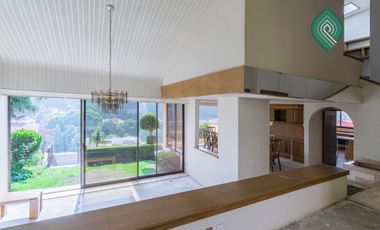 CASA CON JARDIN EN BOSQUES DE LAS LOMAS VENTA O RENTA