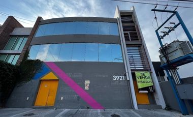 Oficina en venta zona Valle Oriente, edificio completo.