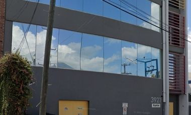 Oficina en venta zona Valle Oriente, edificio completo.