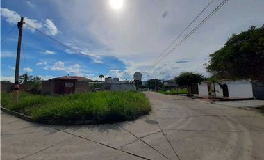 SE VENDE LOTE URB. SANTA ROSALIA.