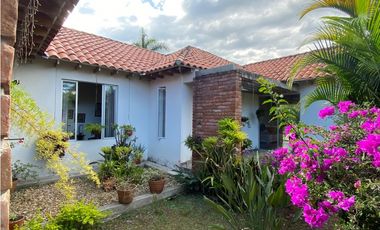SE VENDE CASA CAMPESTRE BUGALAGRANDE VALLE.