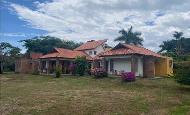 SE VENDE CASA CAMPESTRE BUGALAGRANDE VALLE.