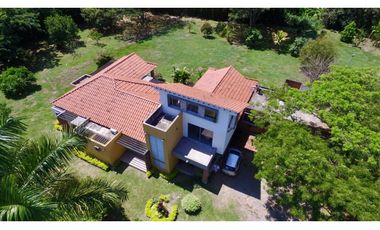 SE VENDE CASA CAMPESTRE BUGALAGRANDE VALLE.