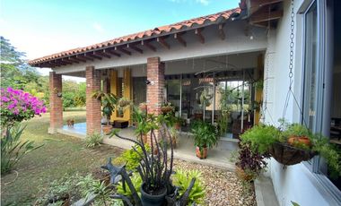 SE VENDE CASA CAMPESTRE BUGALAGRANDE VALLE.