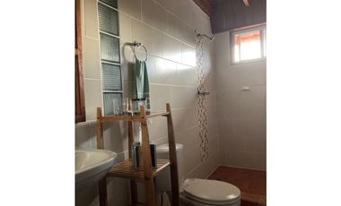 SE VENDE HERMOSA CASA ALTOS DE CERRO AZUL DE DOS PISOS 1317M2 YL