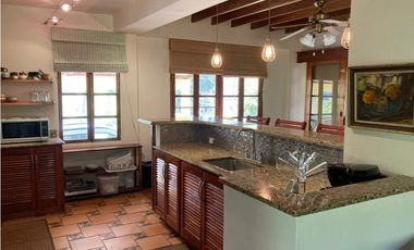 SE VENDE HERMOSA CASA ALTOS DE CERRO AZUL DE DOS PISOS 1317M2 YL