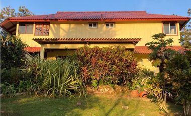 SE VENDE HERMOSA CASA ALTOS DE CERRO AZUL DE DOS PISOS 1317M2 YL