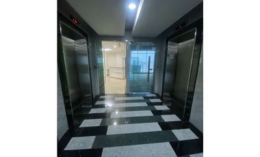 Se vende oficina en calle 50 edificio el tornillo